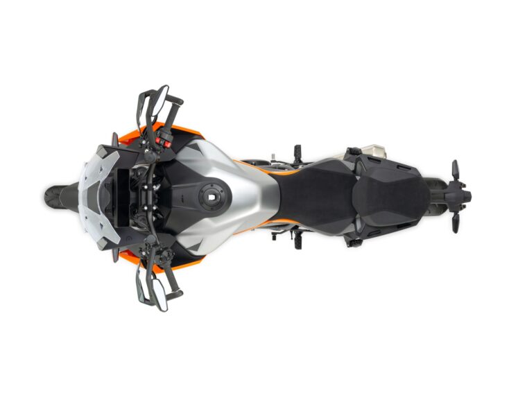 KTM-1390-Super-Duke-GT-2025-estudio-colores8