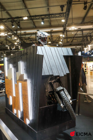 Kawasaki KLE500 teaser eicma3