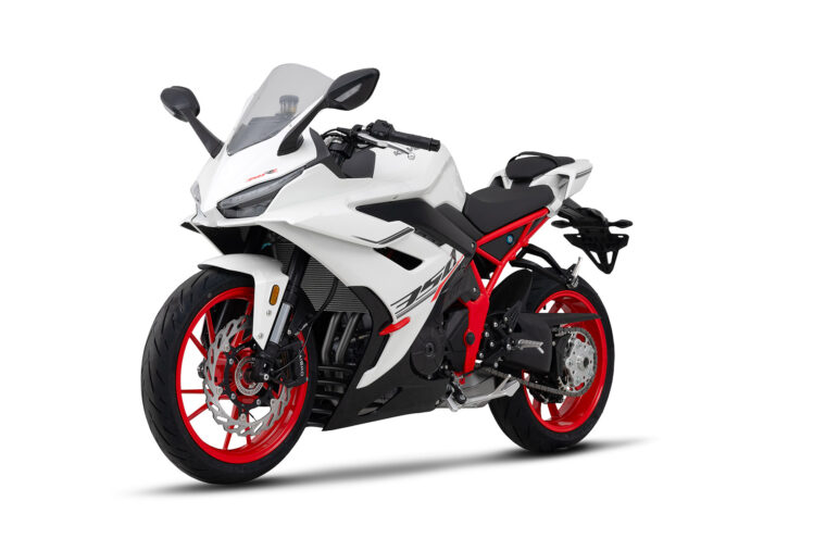 Kove-350RR-2025-estudio3