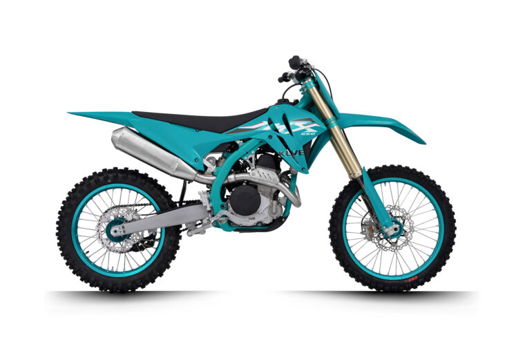 Kove-MX450-2025-estudio2