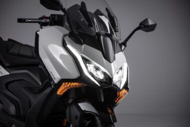 Kymco AK575 Premium 1