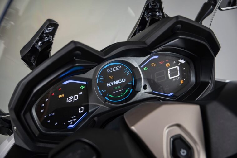 Kymco-AK575-Premium-2