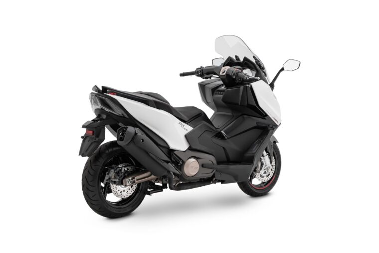 Kymco-AK575-Premium-3