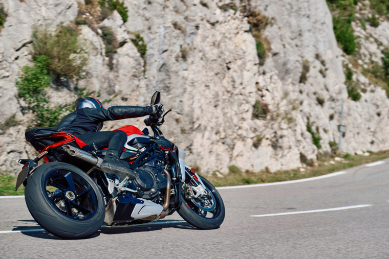 MV-Agusta-Brutale-1000-Ottantesimo-accion6