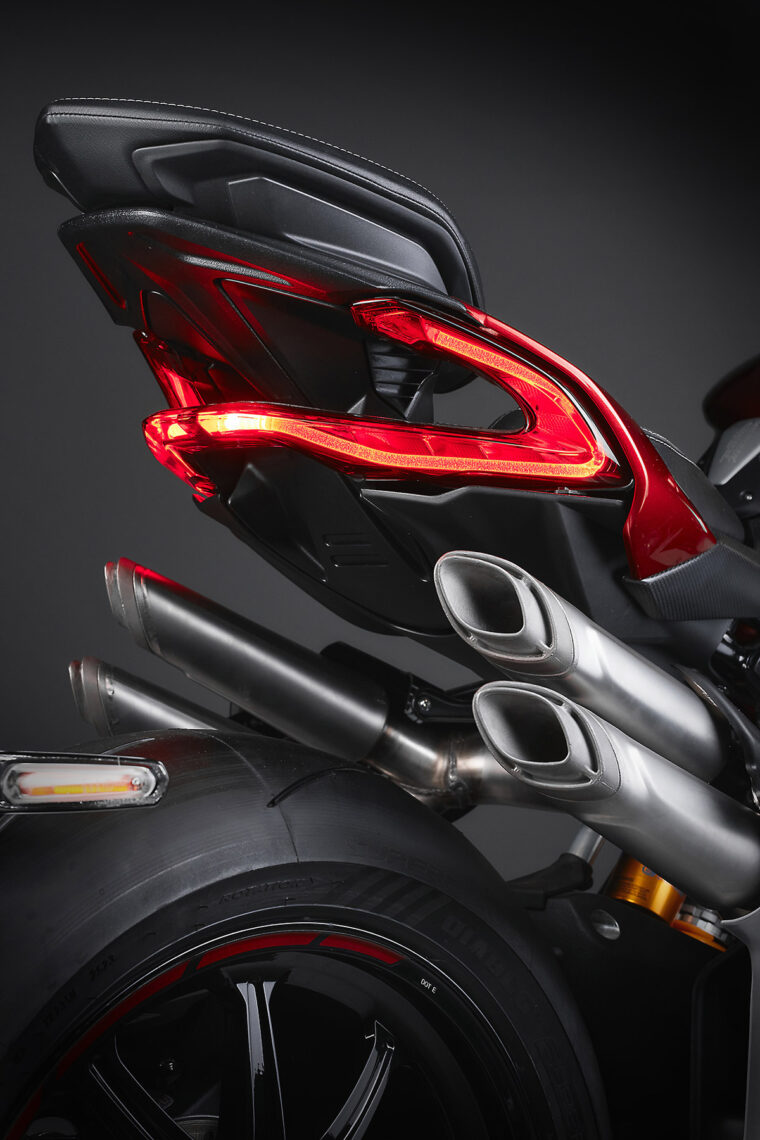 MV-Agusta-Brutale-1000-RR-Ottantesimo-detalles37