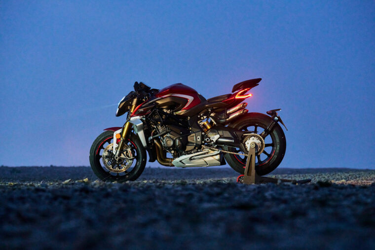 MV-Agusta-Brutale-1000-RR-Ottantesimo-estaticas3