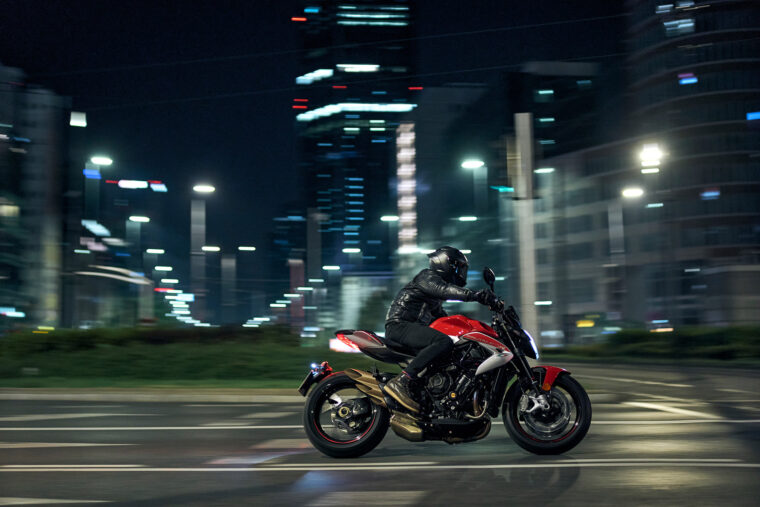 MV-Agusta-Brutale-RR-Ottantesimo-accion5