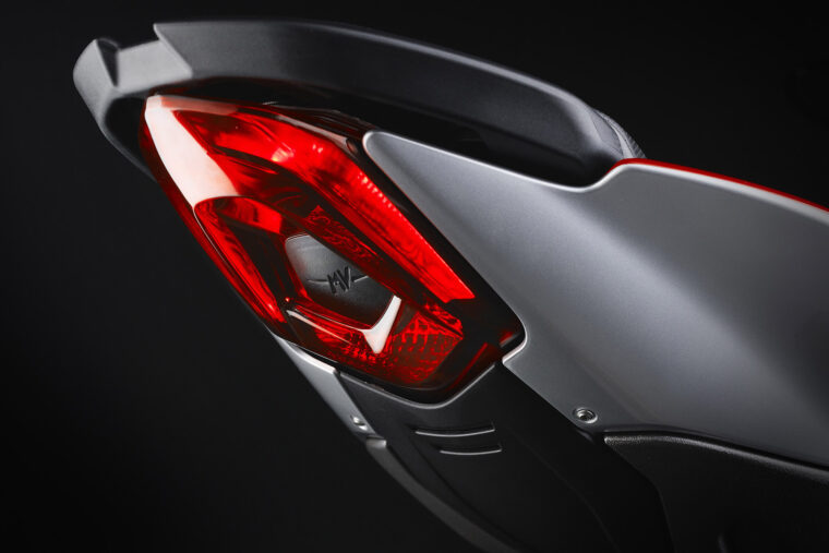 MV-Agusta-Brutale-RR-Ottantesimo-detalles9