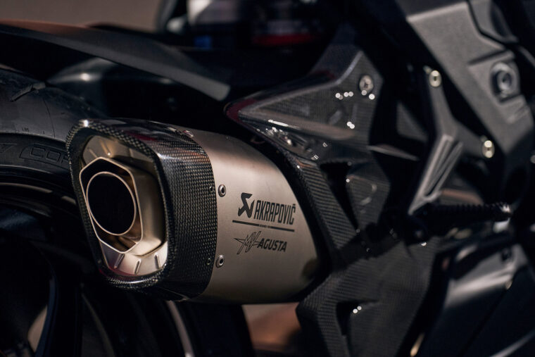 MV-Agusta-F3-RR-Ottantesimo-KIT-detalles62