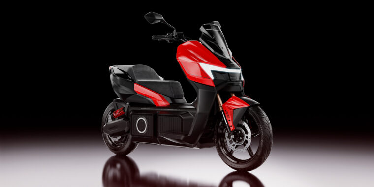 Silence cambia su trayectoria en el EICMA 2024 con la S05 Weekender y el GT-SX 8 Silence GT SX Prototype 2