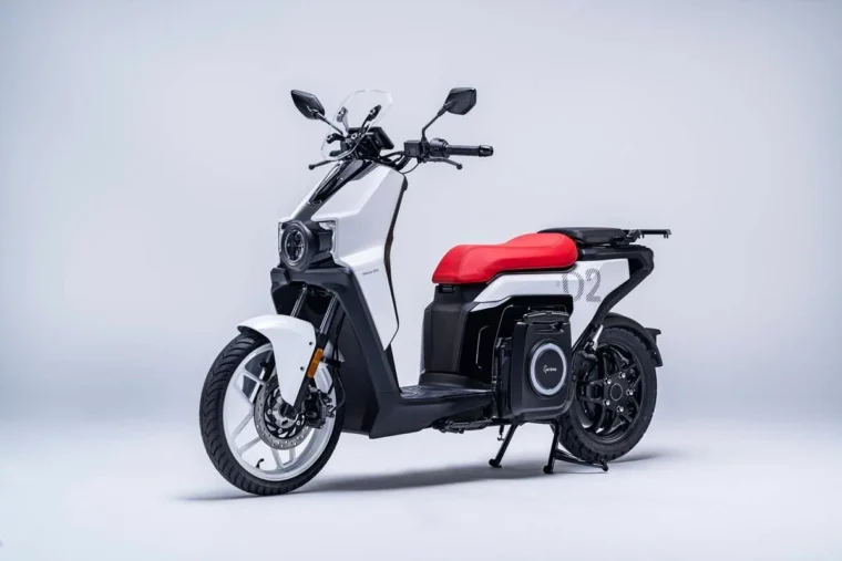 Silence cambia su trayectoria en el EICMA 2024 con la S05 Weekender y el GT-SX 5 Silence S02 2025