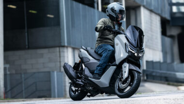 Top 30. Las motos más vendidas en España en octubre de 2025 4 Yamaha NMAX Tech Max 2026 accion16