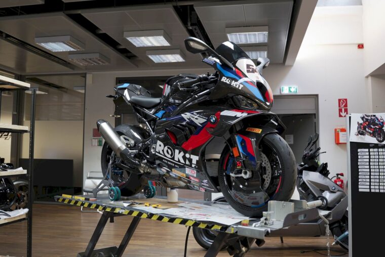 bmw_m-rr-wsbk-champion-edition-2024-01