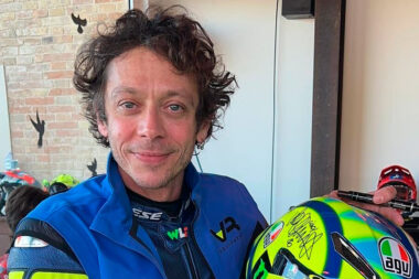 casco valentino rossi subasta motogp