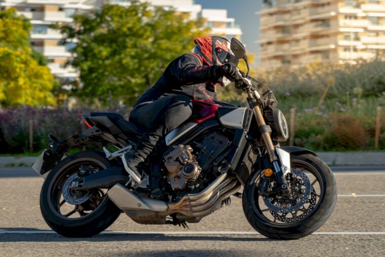 Honda CB650R E-Clutch 2024: más allá del quickshifter 10 honda cb650r e clutch 2024 03