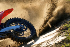 Pirelli presenta sus dos grandes novedades en moto para 2025 8 pirelli new scorpion mx32 mid soft (1)