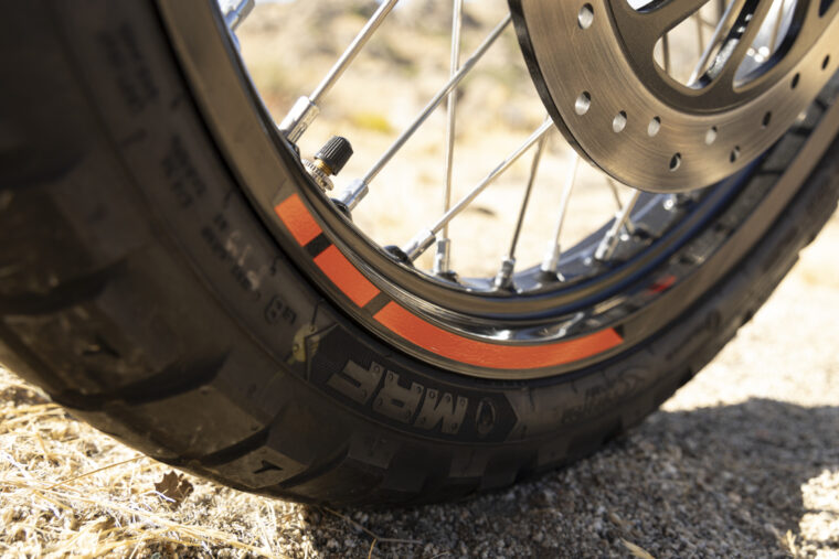 royal-enfield-bear-650-2025 (13)