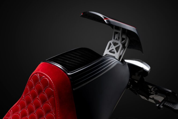 BMW-R-nineT-Blaze-Plume-JSK-Moto-detalles18