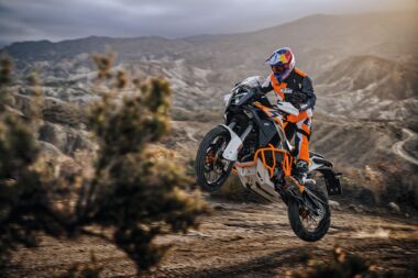 KTM 1390 Super Adventure R 2025 accion16