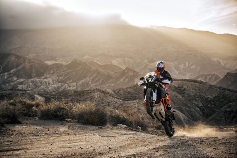 KTM-1390-Super-Adventure-R-2025-accion17