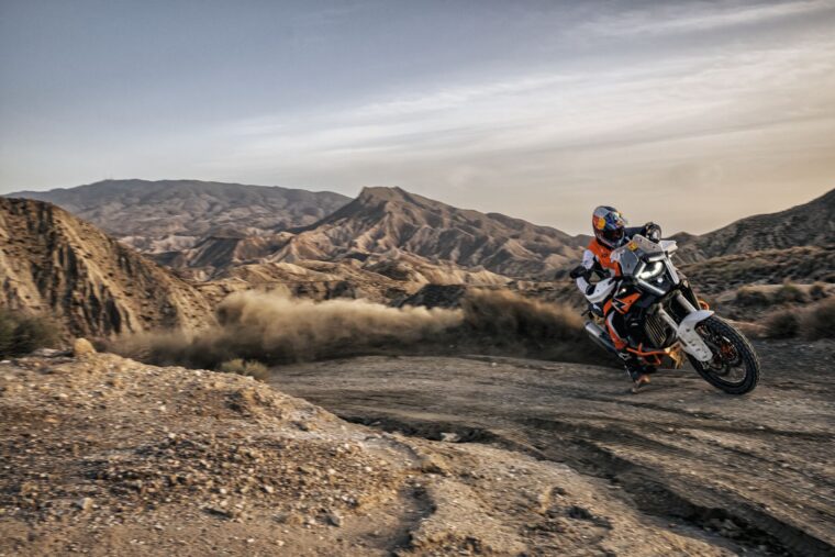 KTM-1390-Super-Adventure-R-2025-accion18