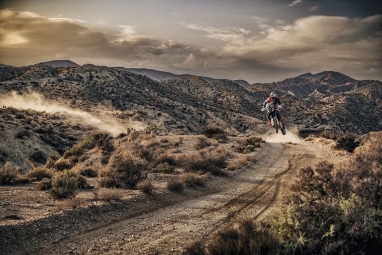 KTM-1390-Super-Adventure-R-2025-accion21