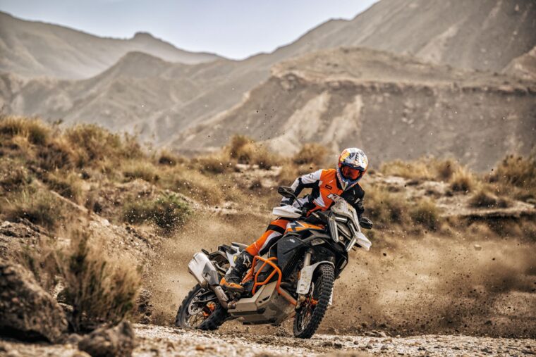 KTM-1390-Super-Adventure-R-2025-accion22