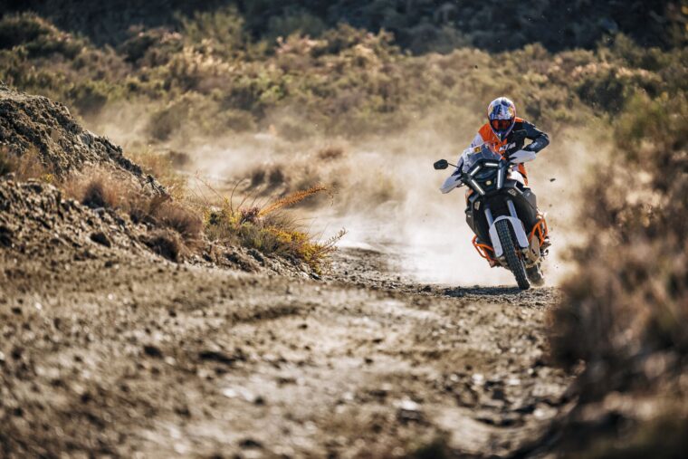 KTM-1390-Super-Adventure-R-2025-accion27