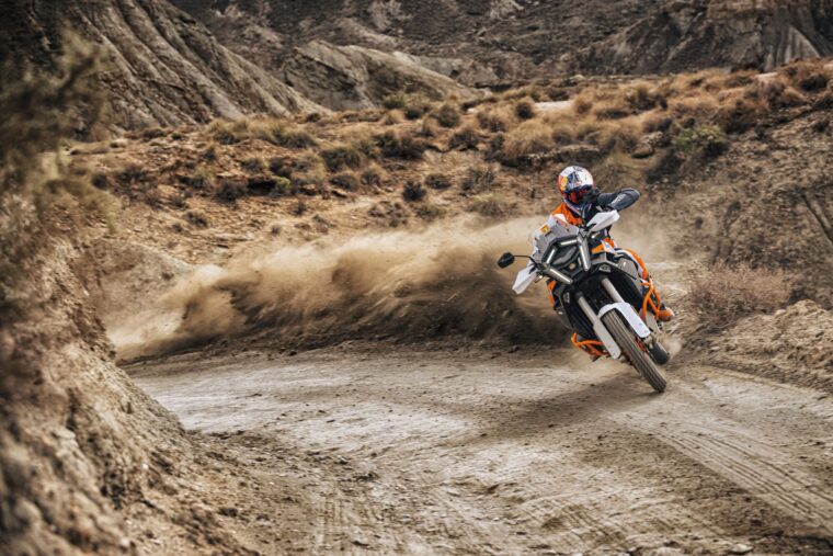 KTM-1390-Super-Adventure-R-2025-accion28