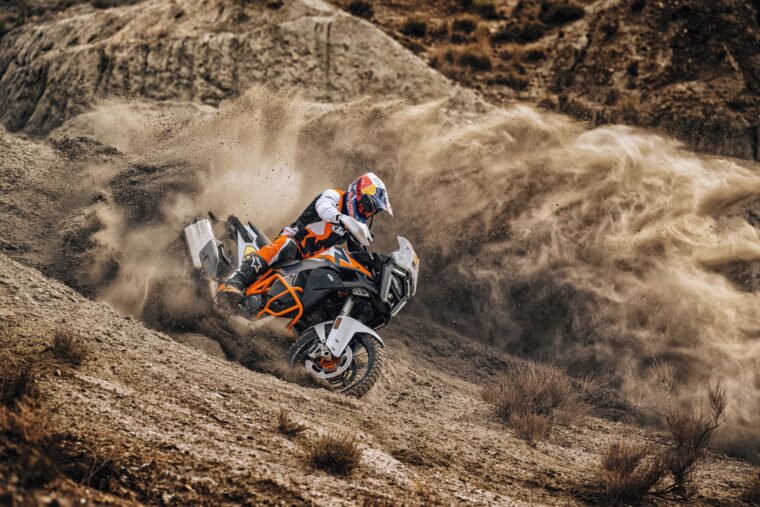 KTM-1390-Super-Adventure-R-2025-accion29