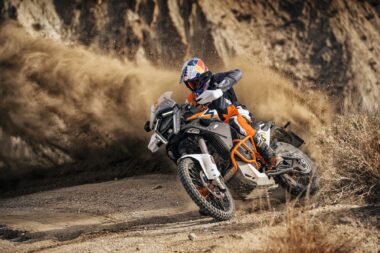 KTM 1390 Super Adventure R 2025 accion3
