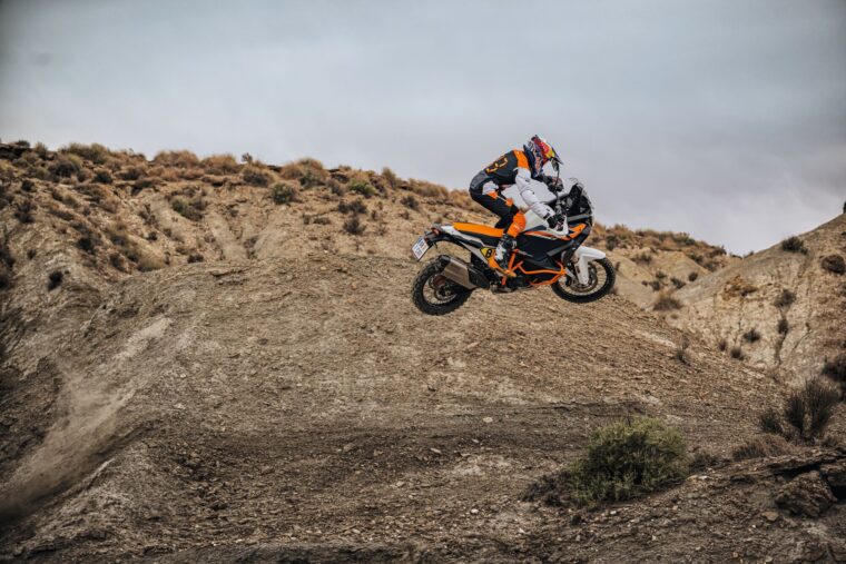 KTM-1390-Super-Adventure-R-2025-accion32