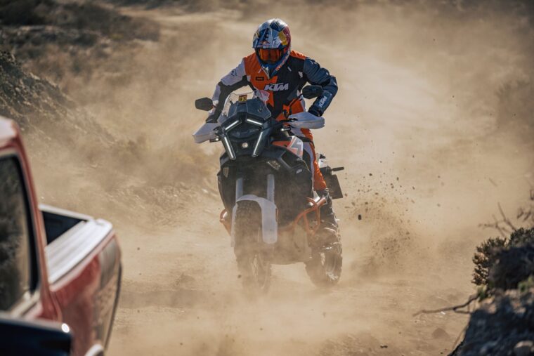 KTM-1390-Super-Adventure-R-2025-accion47