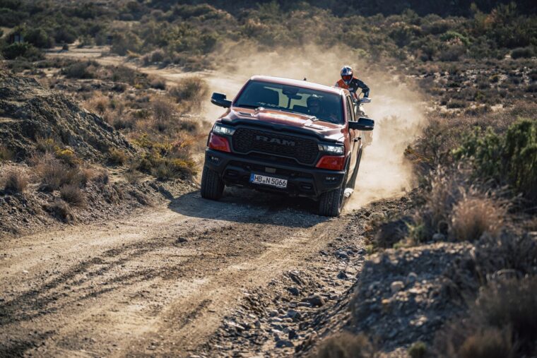 KTM-1390-Super-Adventure-R-2025-accion48