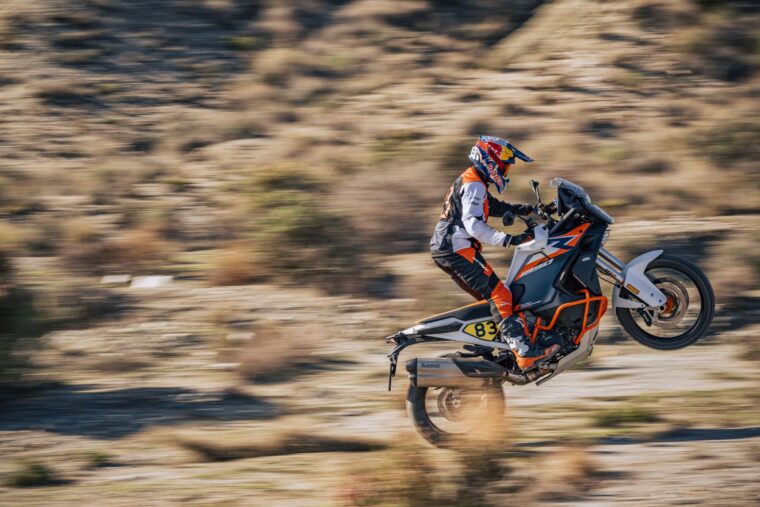 KTM-1390-Super-Adventure-R-2025-accion49