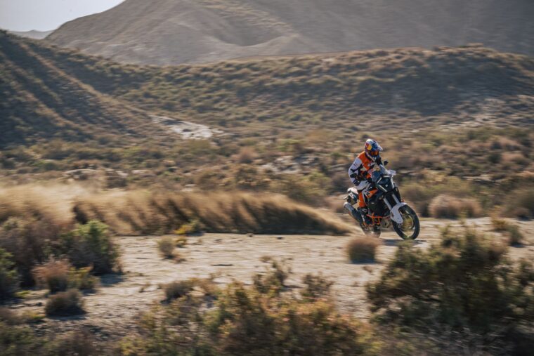 KTM-1390-Super-Adventure-R-2025-accion50