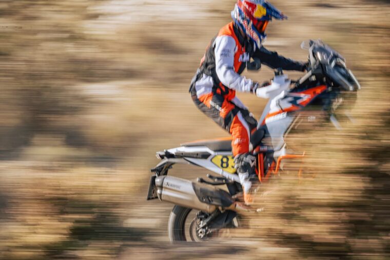 KTM-1390-Super-Adventure-R-2025-accion51