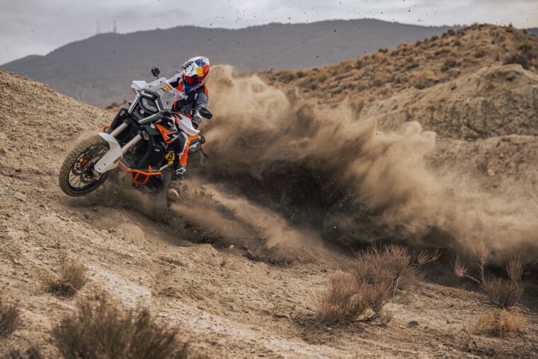 KTM-1390-Super-Adventure-R-2025-accion54