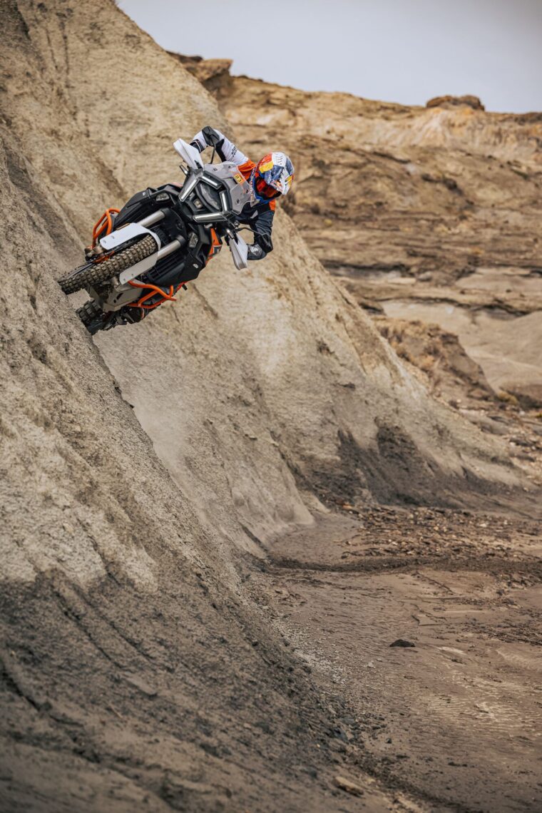 KTM-1390-Super-Adventure-R-2025-accion56