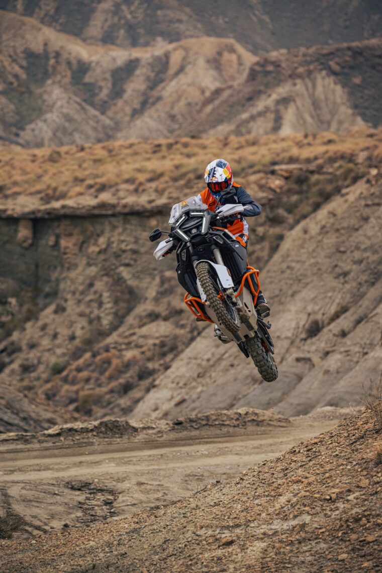 KTM-1390-Super-Adventure-R-2025-accion57