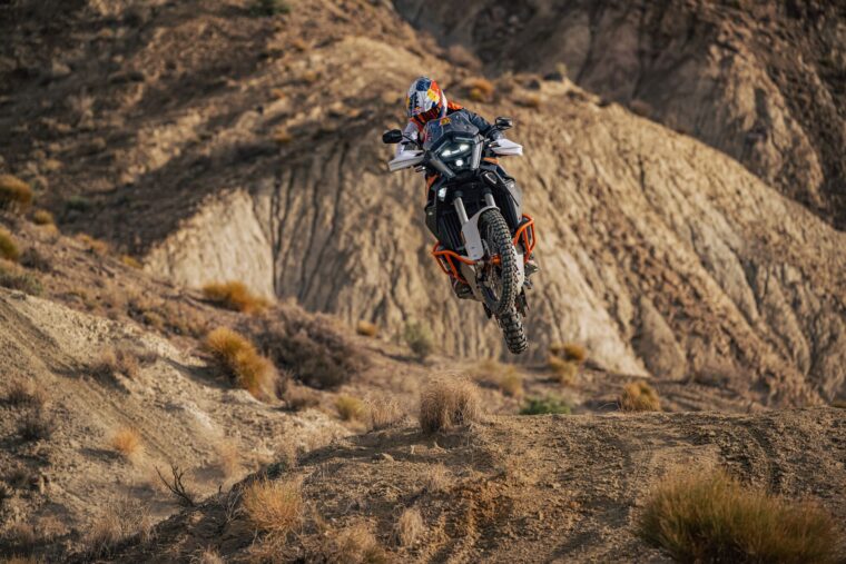 KTM-1390-Super-Adventure-R-2025-accion59