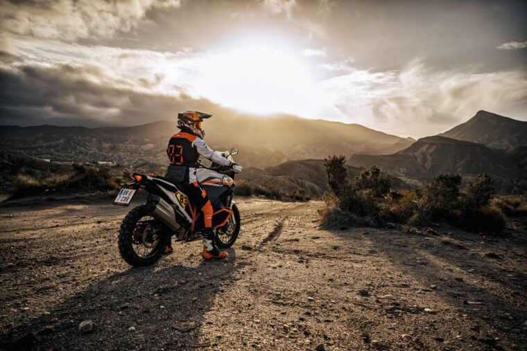 KTM-1390-Super-Adventure-R-2025-estaticas11