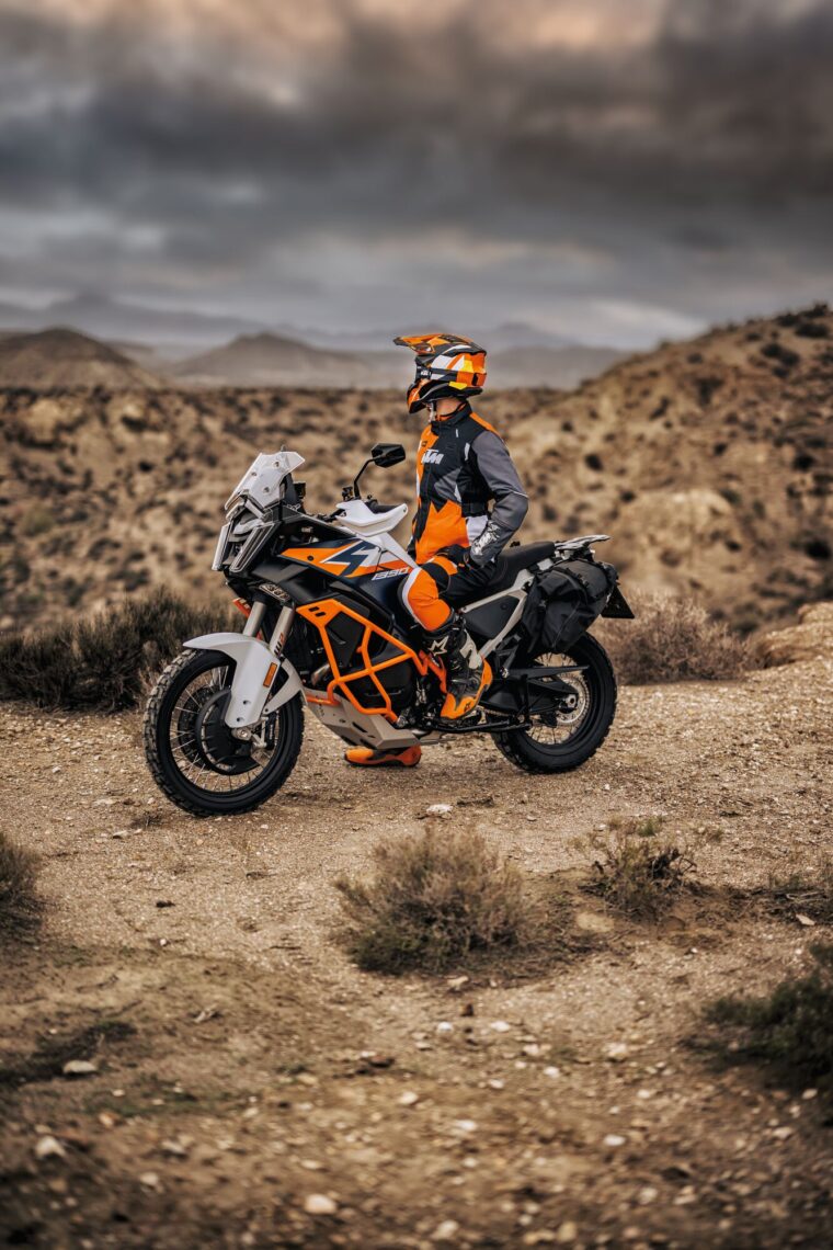 KTM-1390-Super-Adventure-R-2025-estaticas14