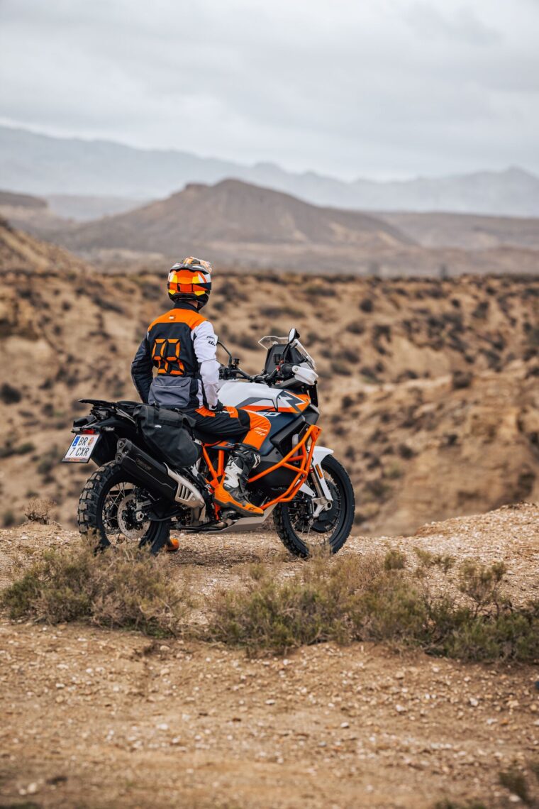KTM-1390-Super-Adventure-R-2025-estaticas3