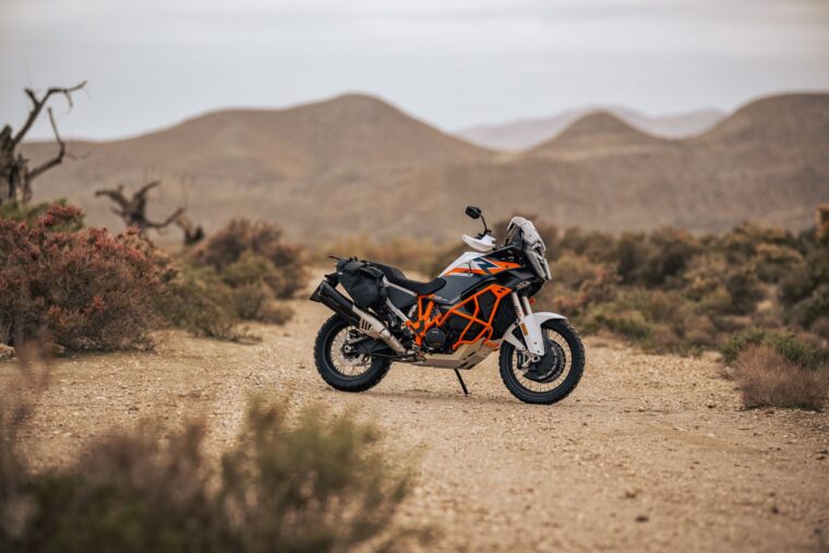 KTM-1390-Super-Adventure-R-2025-estaticas4