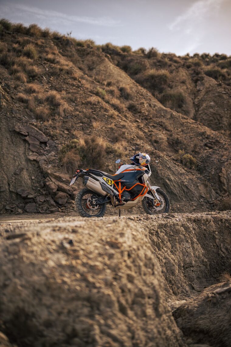 KTM-1390-Super-Adventure-R-2025-estaticas5