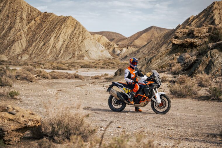 KTM-1390-Super-Adventure-R-2025-estaticas8