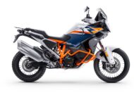 KTM 1390 Super Adventure R 2025 estudio1