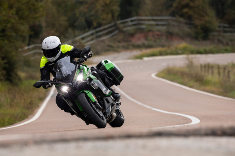 Kawasaki-Ninja-1100-SX-SE-prueba (8)
