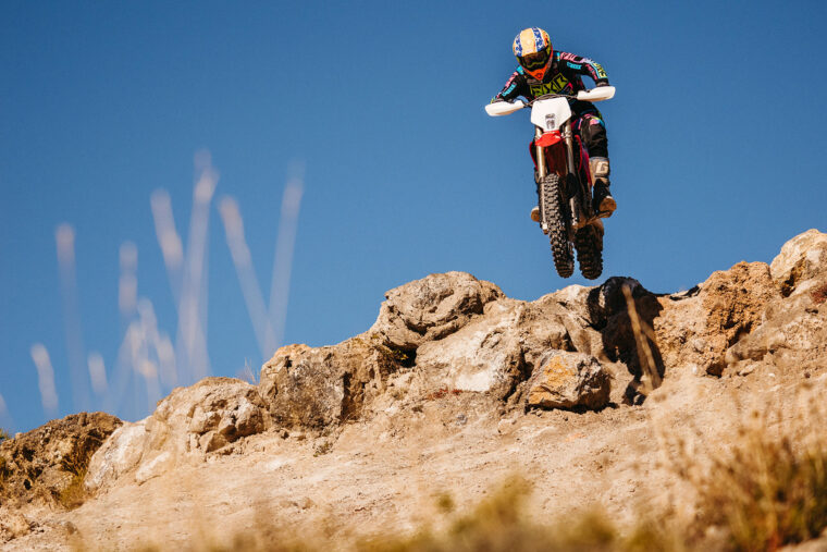 Stark-Varg-EX-2025-accion16